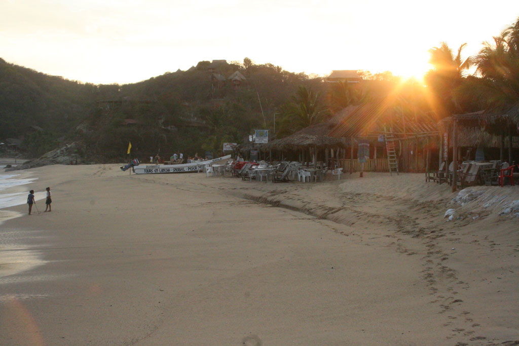 beach - found in Mexico - © Tom Loewen | 14x3.de